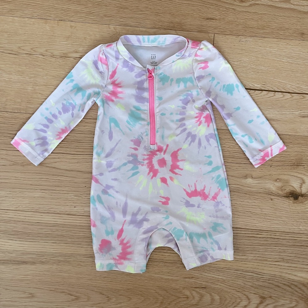Gap rashguard tie dye bathing suit long sleeve 6-12 months